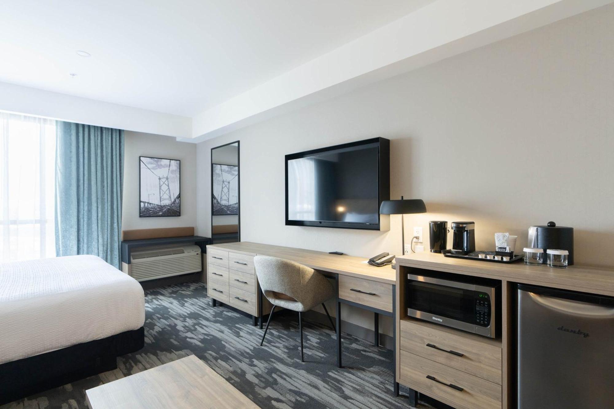 Sandman Signature Winnipeg Airport Hotel & Suites Экстерьер фото